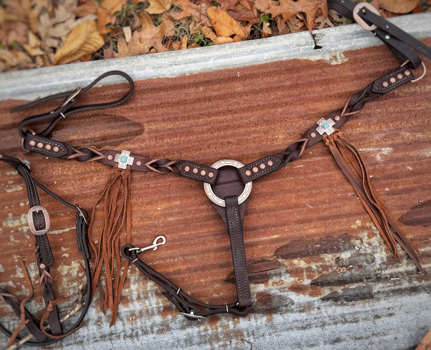 Twisted Range Breast collar