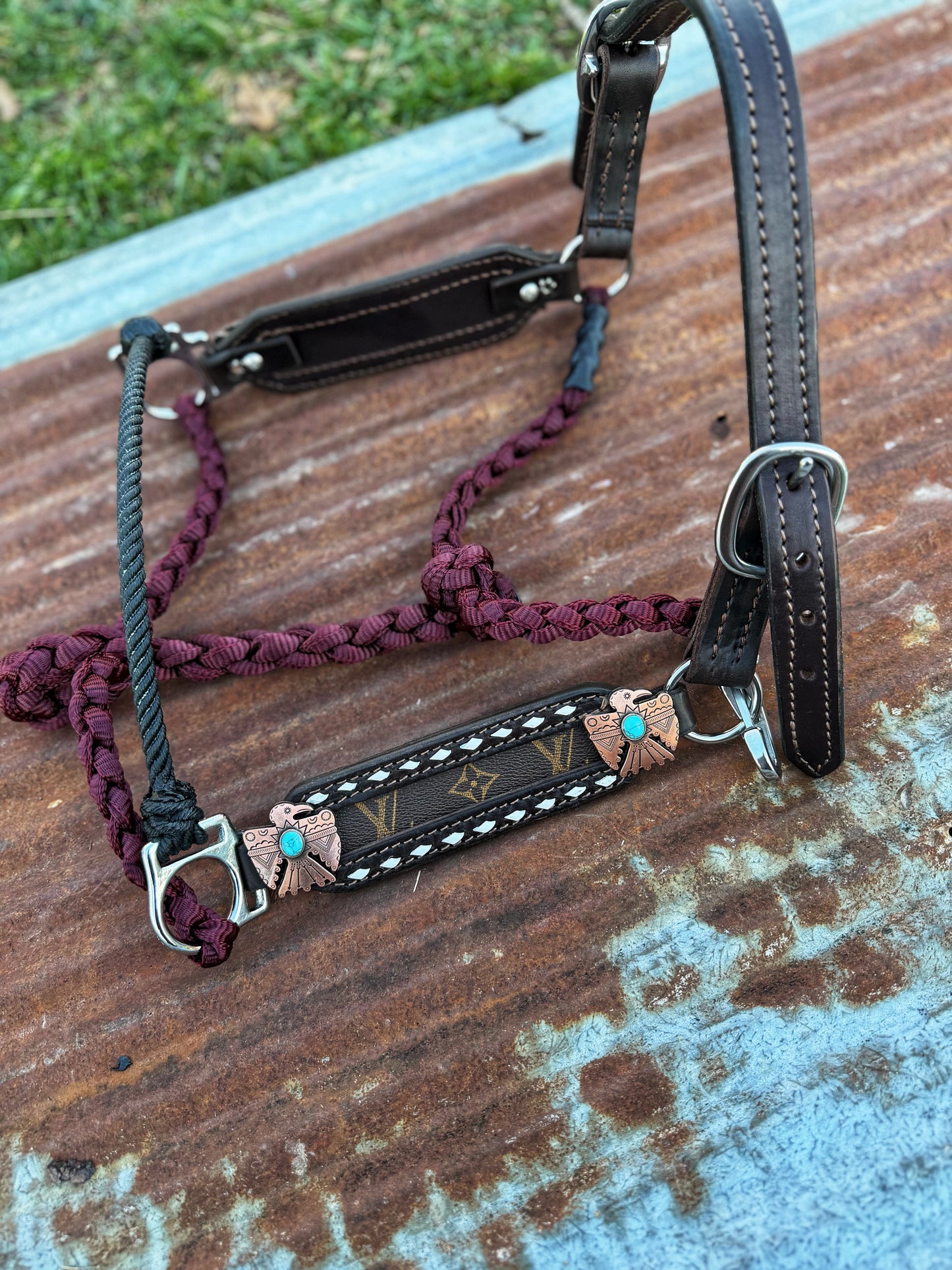 White buckstich w/turquoise thunderbird working hybrid halter
