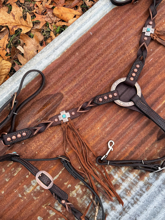 Twisted Range Breast collar