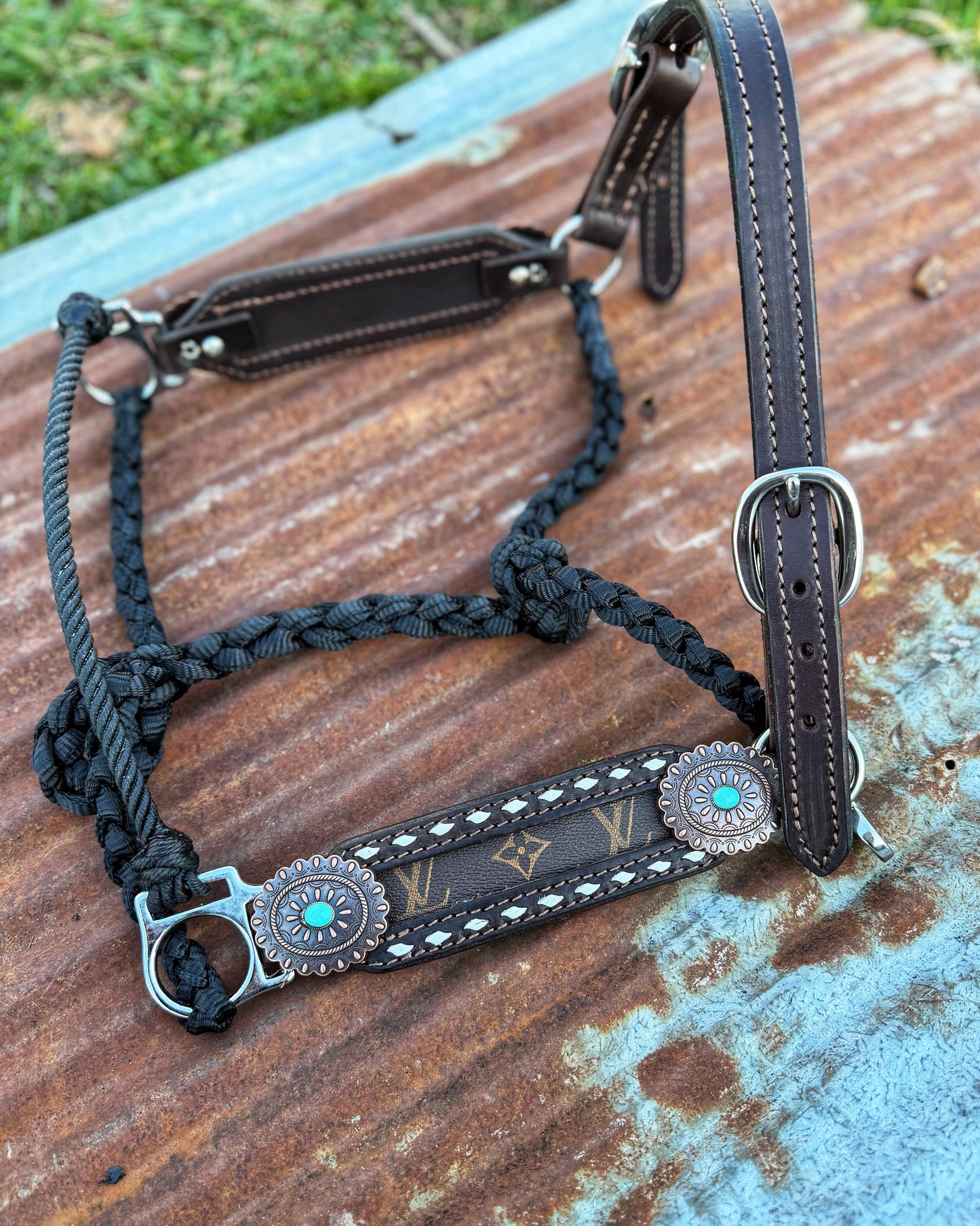 White Buckstitch w/ turquoise round working hybrid halter