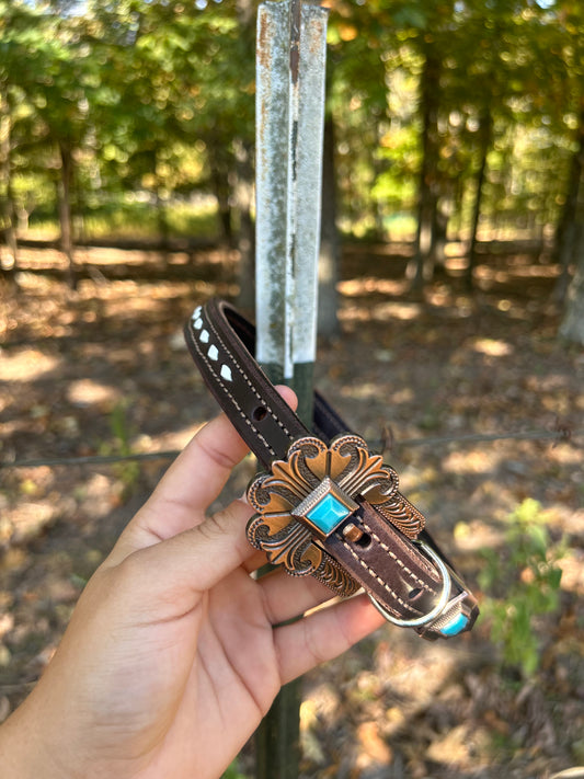 Turquoise flower buckle with white buckstich