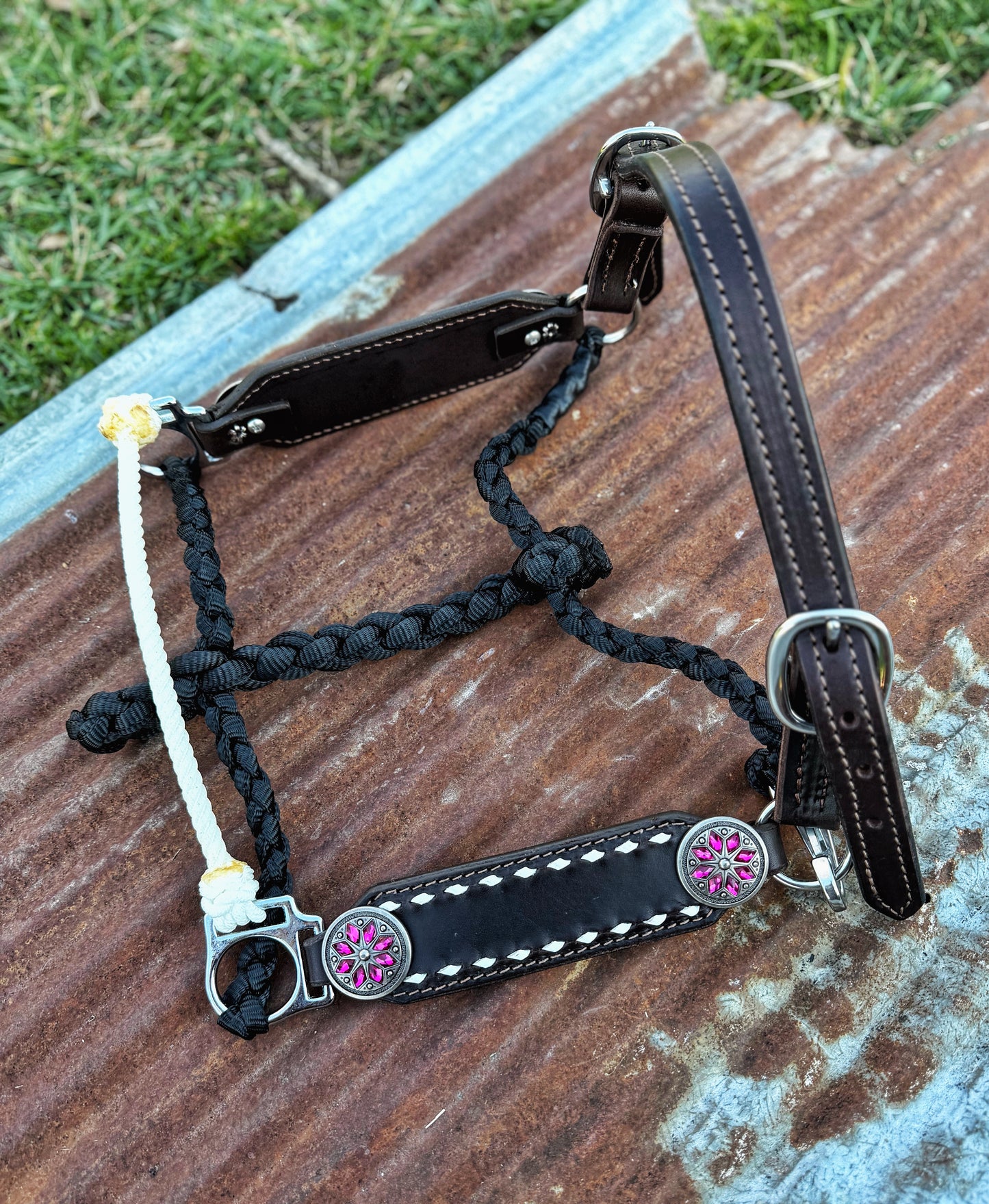 White Buckstitch w/pink working hybrid halter