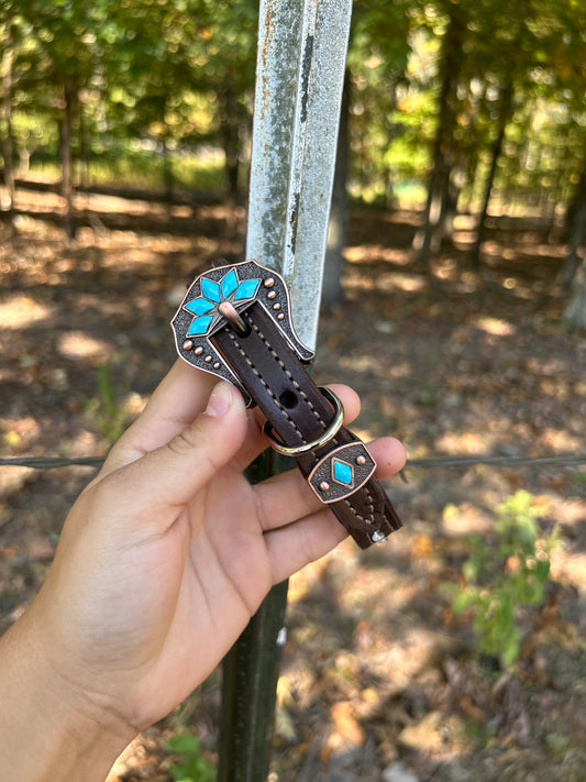 Cactus flower buckle with white buck stitch