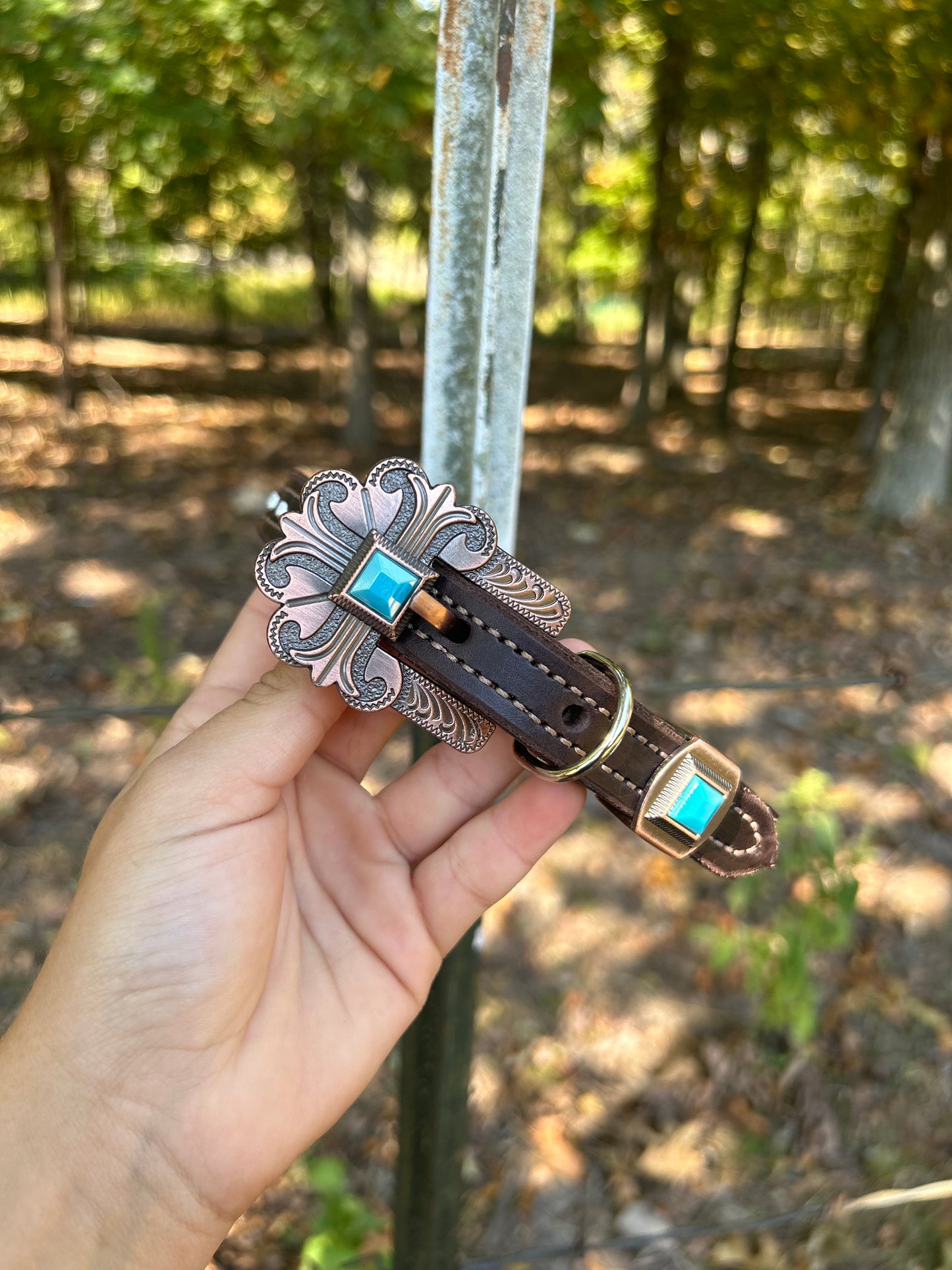 Turquoise flower buckle with white buckstich