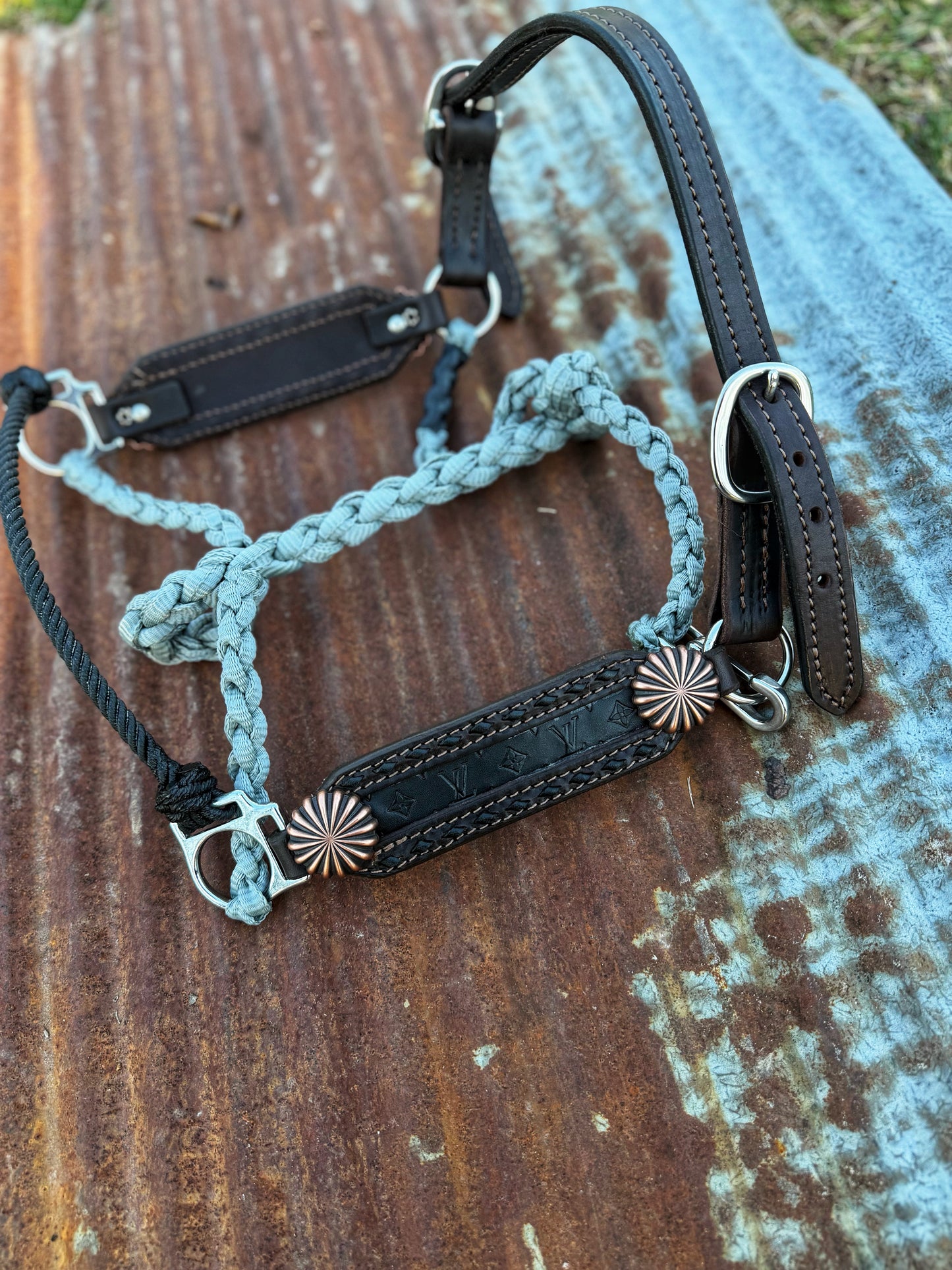 Black buckstich w/Copper pinwheel working hybrid halter